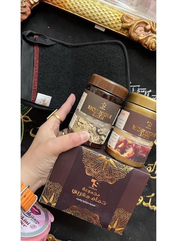 تي أند أس كوزمتيكس مجموعة حمام مغربي صفاء غنيم💖💖💖💖  ومش أي صابون مغربي دا من إنتاج شركة د/صفاء غنيم  الحمام المغربى لو استخدمتيه مرة استحاله تستغني عنه بجد انا بجيب منه كميات حرفيا و بنسي انزله دايما من كتر السحب عليه خصوصا بسعره الاهبل ده عندنا💖💖💖💖🙈 بينضف الجلد جداا من التراب و بيشيل كل الجلد الميت ده غير انه بينضف المسام و مع الاستخدام بيفتح لون البشره  ده غير انه بيعمل نعومه رهيبه بجد  وبيقلل من حبوب الجسم و جلد الوزه وبيسنفر جسمك كله حرفيا 🙈💖💖💖  طريقه استعماله خدي دش سخن وبعدين بتدهني الصابون في كل جسمك لمده 10دقايق كده وبعدين افركي جسمك بالليفه المغربي وبعدين رشي جسمك ب ميه بارده او ميه ورد بتخلي ريحه جسمك حرفياا خطيرهه💖💖💖🍬🍬  وبعد كده الطمى فى مية الورد هتعجنيه وتفرديه ع الجسم 10دقايق  وتعطرى وترطبي بزيت او كريم او لوشن براحتك واتفرجى على النعومة و ثبات الريحة ف جسمك💖💖💖💖💖🍬🍬 المجموعه عبارة عن  صابون مغربي + طمي مغربي  + ليفة مغربي - Image 2